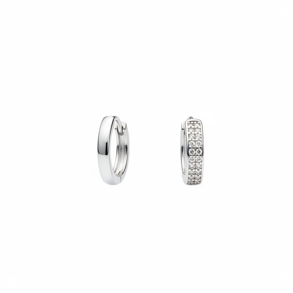 Orecchini cerchio sottile zirconi bianchi argento 925 su sfondo bianco