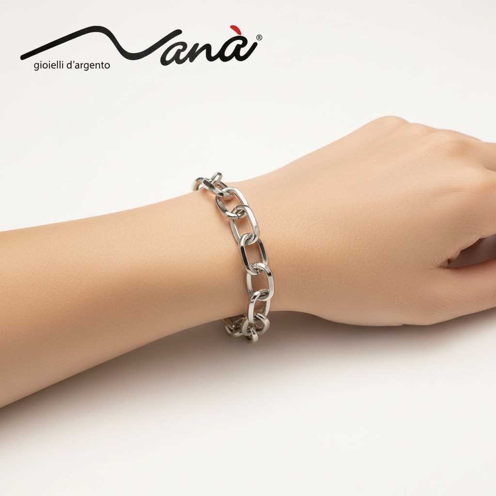 Bracciale maglie grosse rodiato indossato