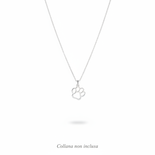 Ciondolo zampa traforata argento 925 rodiato su sfondo bianco - collana non inclusa