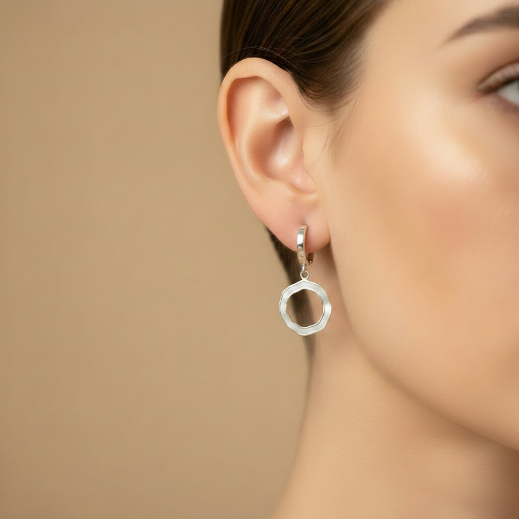 Orecchini Pendenti Anello Geometrico - indossati