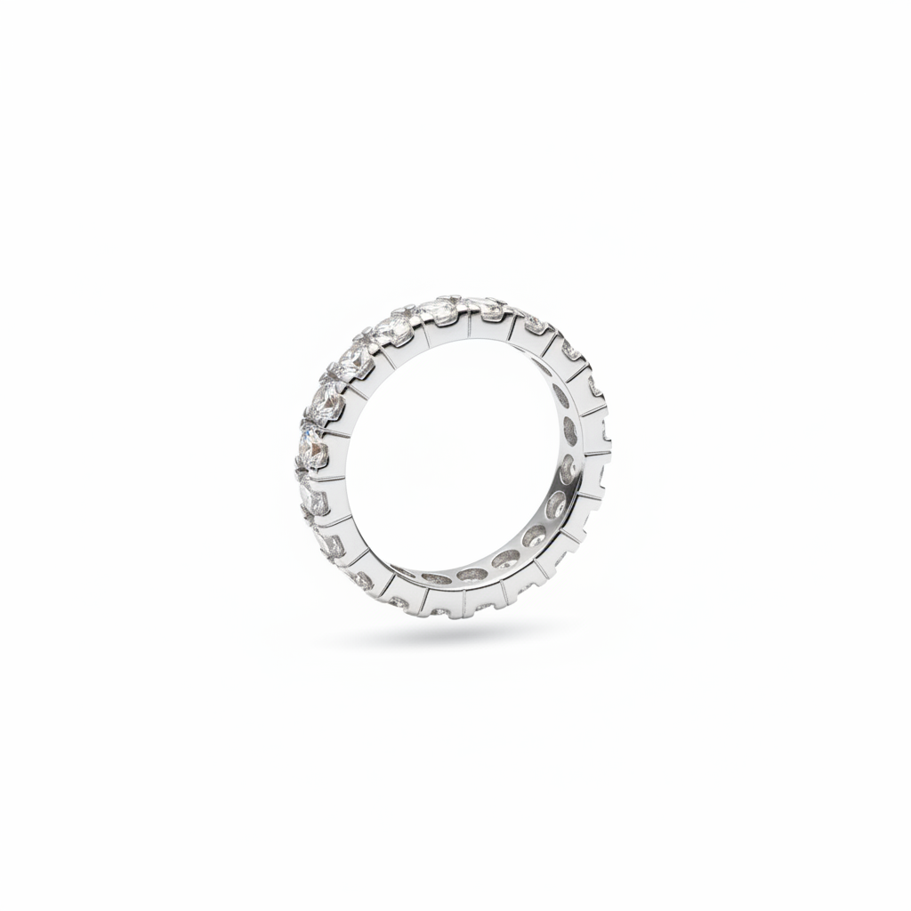 Veretta eternity zirconi bianchi a giro argento 925 su sfondo bianco