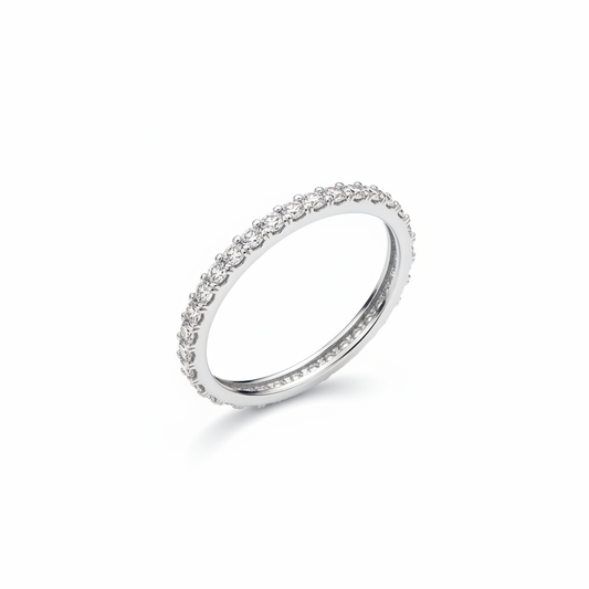 Veretta eternity zirconi fitti a giro argento 925 su sfondo bianco