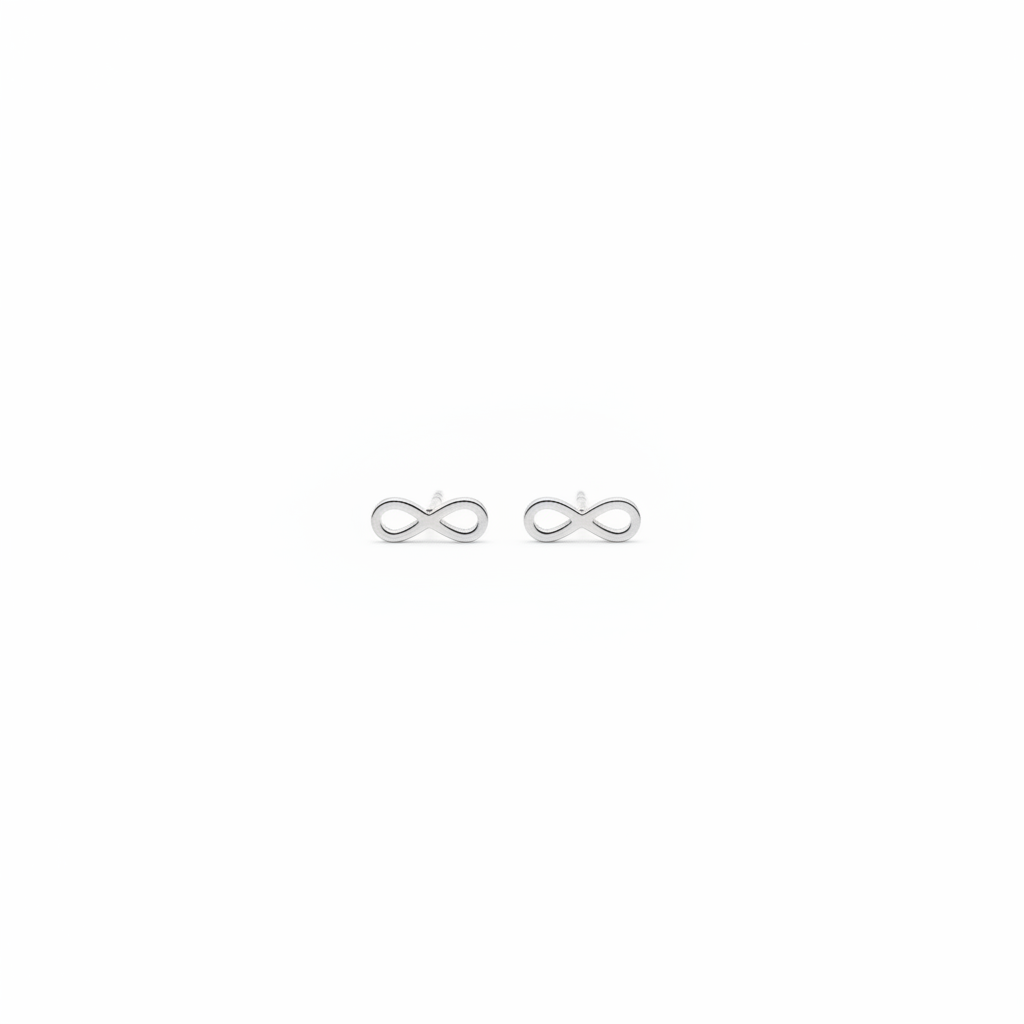 Orecchini infinito argento su sfondo bianco