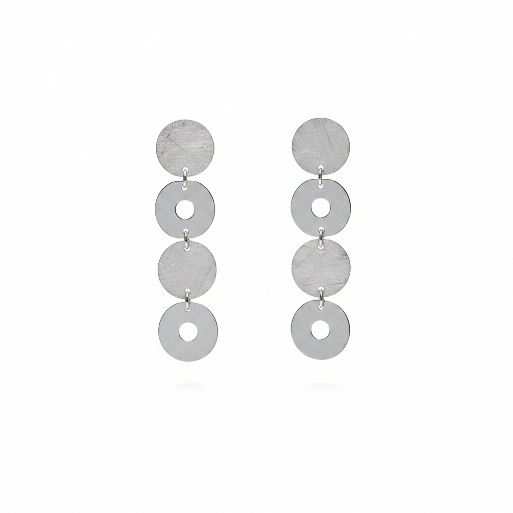 Orecchini pendenti argento 3 dischi cascata sfondo bianco