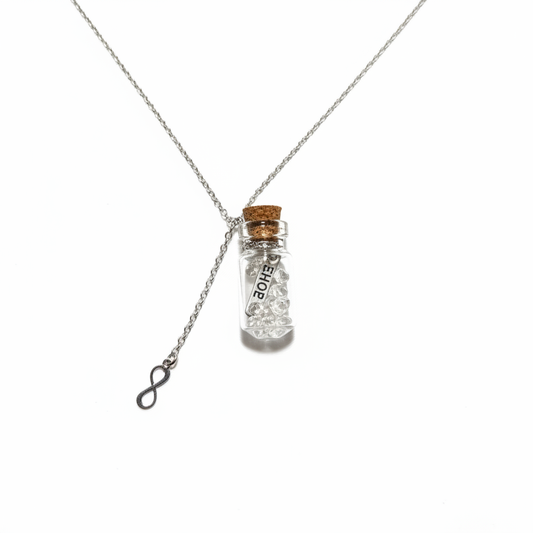 Collana bottiglia HOPE targhetta argento dentro la bottiglia sfondo bianco